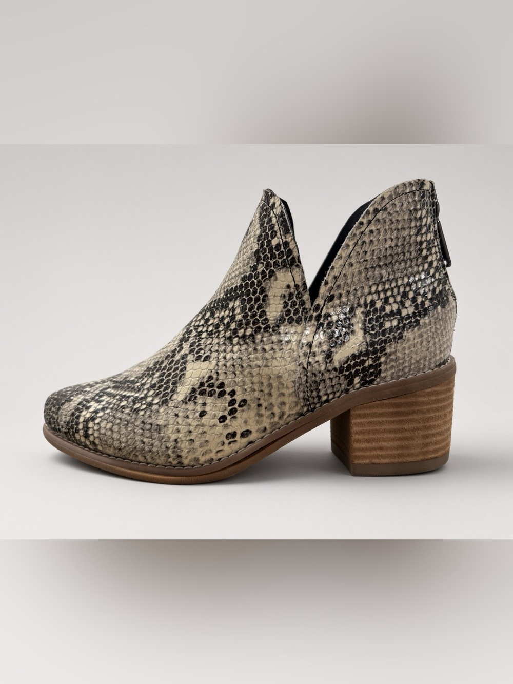 Blondo Waterproof Snake Print Cutout Bootie B6789236 Size 6.5M